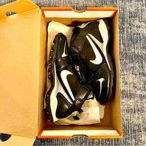 Nike Youth Football Cleated LandShark Legacy Mid BG Black White Shoes 5Y